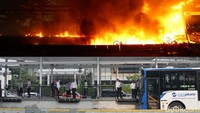Halte Bundaran HI Sebelum-Sesudah Demo Ricuh