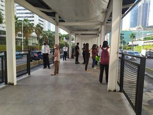 Halte Bundaran HI-Sarinah Beroperasi Sebagian Pasca Dirusak Massa Perusuh