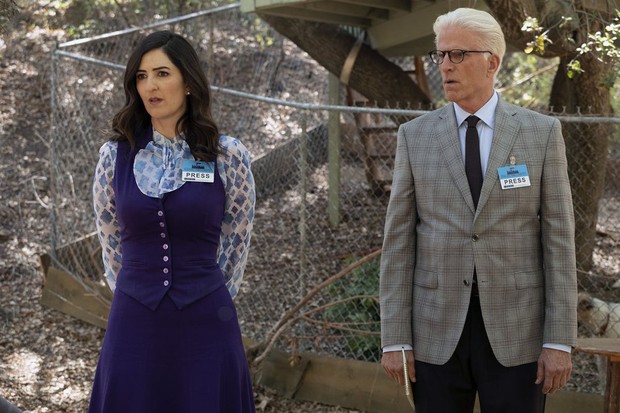 Dalam series ini Janet memiliki penampilan unik sehingga bisa dicontek oleh kalian yang merayakan Halloween.