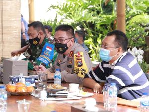 Kapolda NTB Bertemu Buruh: Protes dengan Elegan, Sebar Hoax Dipidana! Kapolda NTB Bertemu Buruh: Protes dengan Elegan, Sebar Hoax Dipidana!