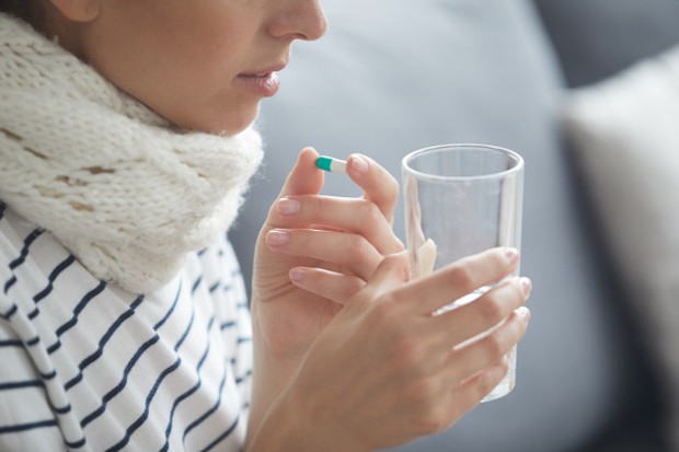 Selain anemia, kekurangan vitamin B-12 juga dapat menyebabkan gejala neurologis. Misalnya saja seperti tangan dan kaki terasa dingin, mati rasa, atau kesemutan.