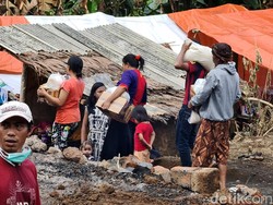 Video Korban Kebakaran Kampung Adat Cengkuk Sukabumi Tinggal di Tenda