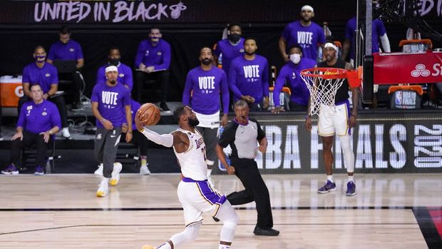 Los Angeles Lakers' LeBron James (23) goes up for a dunk during the first half in Game 6 of basketball's NBA Finals against the Miami Heat Sunday, Oct. 11, 2020, in Lake Buena Vista, Fla. (AP Photo/Mark J. Terrill)