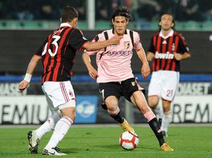 Dulu Rekan, Kini Lawan: Cavani di MU, Thiago Silva di Chelsea