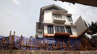 Melihat Lagi Rumah Melayang Akibat Longsor di Ciganjur