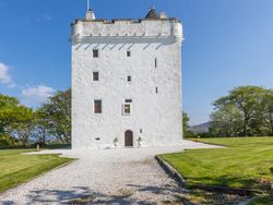 Foto: Kastil Unik Tapi Punya Sejarah Kelam untuk Bobo di Halloween