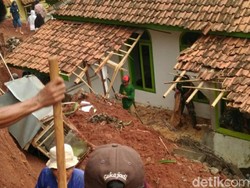 Madrasah di Ciamis Rusak Tertimpa Benteng yang Ambruk