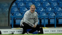 Di tempat kelima, ada manajer Leeds United, Marcelo Bielsa. Gajinya 8 juta Pounds atau setara Rp 153 miliar per tahun (Getty Images)