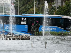 Puluhan Remaja Diamankan di HI, Sempat Sembunyi dalam Dump Truck Puluhan Remaja Diamankan di HI, Sempat Sembunyi dalam Dump Truck
