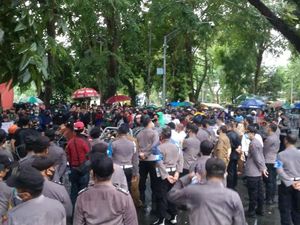 Video Detik-detik Penangkapan Ketua KAMI Medan Terkait Demo Ricuh
