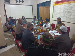 Dimediasi, Ahli Waris Sepakat Buka Seng yang Tutupi Ponpes Nuru AIn