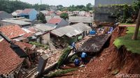 Melihat Lagi Rumah-rumah yang Rusak Imbas Longsor di Ciganjur