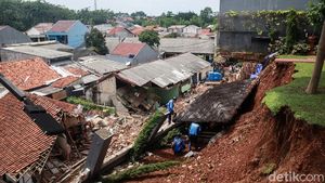 Melihat Lagi Rumah-rumah yang Rusak Imbas Longsor di Ciganjur