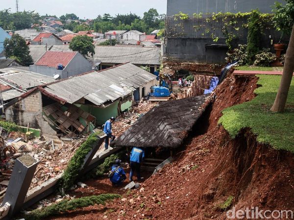 Melihat Lagi Rumah-rumah yang Rusak Imbas Longsor di Ciganjur