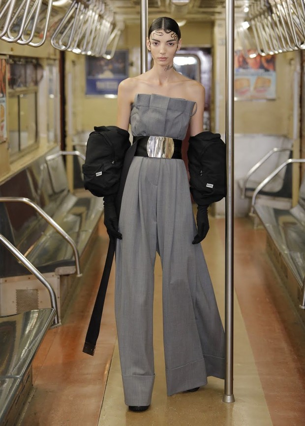 Model Moschino/ Foto: Koreaboo