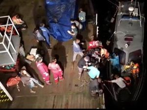 KMP Mutiara Pertiwi III Kandas di Babel, Puluhan Penumpang Dievakuasi KMP Mutiara Pertiwi III Kandas di Babel, Puluhan Penumpang Dievakuasi