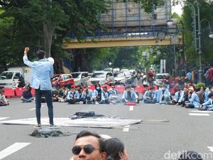Puisi Tentang Omnibus Law, Viral dan Kritik Wakil Rakyat