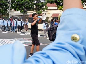 Polrestabes Bandung Digeruduk Mahasiswa, Ada Apa?