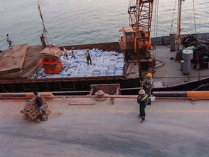 Pupuk Indonesia Pastikan Bahan Baku Produksi Pupuk Subsidi Cukup