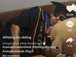 Bikin Ngakak, Aksi Viral Pria Wisuda Online Tanpa Mandi dan Ketiduran