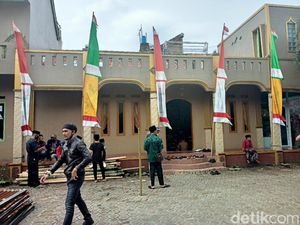 Seng yang Menutupi Pesantren di Bandung Akhirnya Dibongkar Seng yang Menutupi Pesantren di Bandung Akhirnya Dibongkar