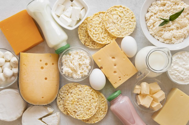 Produk-produk olahan susu, seperti keju dan mentega