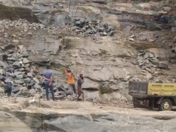 Aktivitas Tambang Batu di Cagar Alam Geopark Ciletuh Tak Berizin