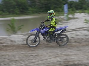 Serunya Terabas ke Pantai Jerangkat