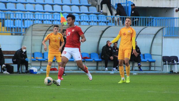 Pemain Timnas Indonesia U-19 Saddam Gaffar saat melawan Makedonia Utara.