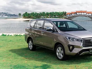 Kijang Innova Mobil yang Indonesia Banget, Kenapa Versi Barunya Muncul di Vietnam Duluan? Kijang Innova Mobil yang Indonesia Banget, Kenapa Versi Barunya Muncul di Vietnam Duluan?