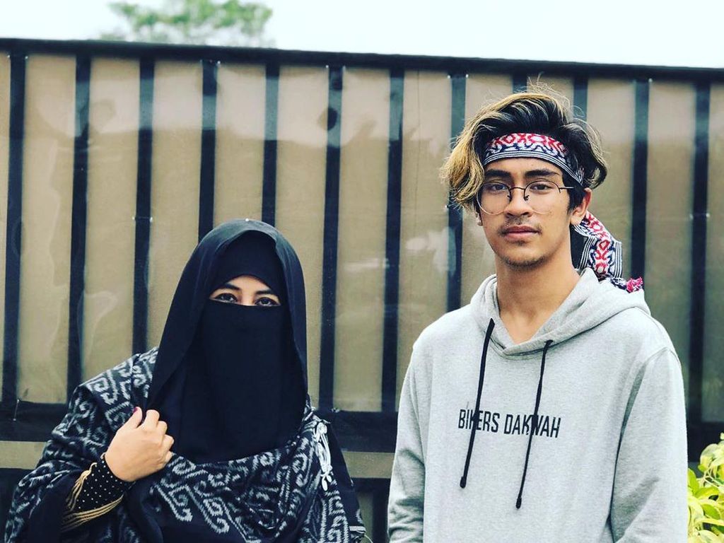 Air Mata Umi Pipik karena Abidzar Putus Sekolah demi Keluarga Air Mata Umi Pipik karena Abidzar Putus Sekolah demi Keluarga