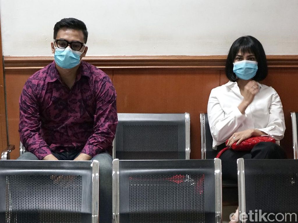 Vanessa Angel Paksakan Diri Jalani Sidang Tuntutan Vanessa Angel Paksakan Diri Jalani Sidang Tuntutan