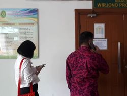 Jelang Sidang Tuntutan, Vanessa Angel Tiba di PN Jakbar Ditemani Suami