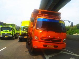 Kecelakaan Beruntun 2 Kendaraan di Km 39 Tol Cikampek, Lalin Sempat Macet