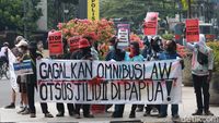 Aksi Demo Tolak Omnibus Law dan Otsus Jilid II Papua di Bandung