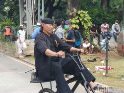 Abah Zaini dari Banten Ikut Demo PA 212 dkk, Naik Sepeda Berjok Paku