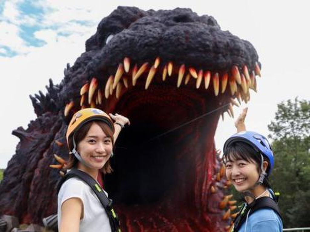 Melihat Wahana Godzilla Raksasa di Jepang