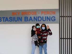 Viral Kisah Pedagang Pentol Bahagiakan Anak dengan Nonton Kereta Api Viral Kisah Pedagang Pentol Bahagiakan Anak dengan Nonton Kereta Api