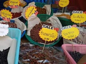 Berburu Manisan di Pasar Tradisional Laos