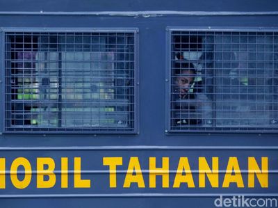 Demo Berujung Ricuh, Belasan Remaja Diamankan Polisi