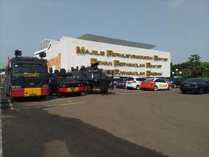 Demo PA 212 dkk Hari Ini, Panser Anoa-Water Cannon Disiagakan di Gedung DPR Demo PA 212 dkk Hari Ini, Panser Anoa-Water Cannon Disiagakan di Gedung DPR