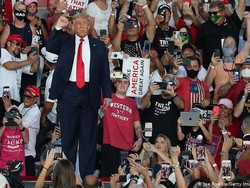 Kampanye Pertama Trump Sejak Tertular COVID-19 Dikhawatirkan Para Ahli