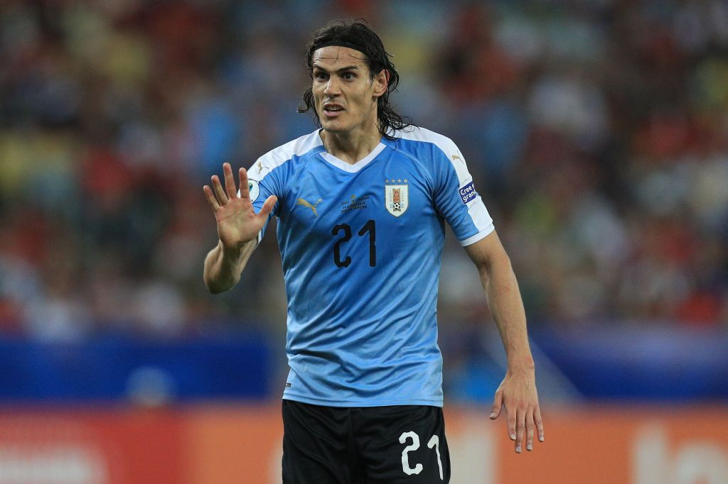 RIO DE JANEIRO, BRAZIL - JUNE 24: Edinson Cavani of Uruguay celebrates after scoring the first goal of his team during the Copa America Brazil 2019 group C match between Chile and Uruguay at Maracana Stadium on June 24, 2019 in Rio de Janeiro, Brazil. (Photo by Buda Mendes/Getty Images)