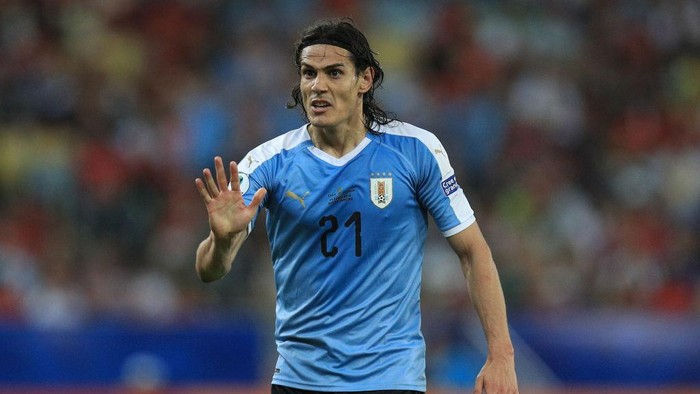 RIO DE JANEIRO, BRAZIL - JUNE 24: Edinson Cavani of Uruguay celebrates after scoring the first goal of his team during the Copa America Brazil 2019 group C match between Chile and Uruguay at Maracana Stadium on June 24, 2019 in Rio de Janeiro, Brazil. (Photo by Buda Mendes/Getty Images)