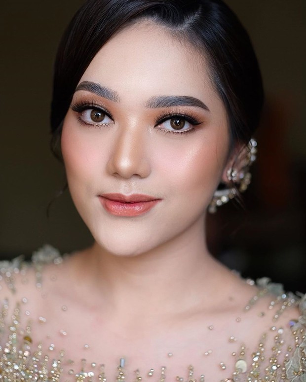 Makeup flawless Nabila Gardena saat Lamaran.