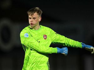 Mimpi Buruk Kiper Muda Arsenal: Ninggalin Gawang Jauh Banget