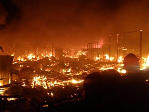 Kebakaran Landa Kampung Terapung Bontang Kuala Kaltim
