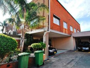 Keluarga Diplomat Indonesia Dinyatakan Positif COVID-19 Ketika Tiba di Sydney