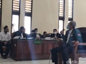 Kesaksian Ketua IDI Bali di Sidang Perdana Tatap Muka Jerinx SID Kesaksian Ketua IDI Bali di Sidang Perdana Tatap Muka Jerinx SID