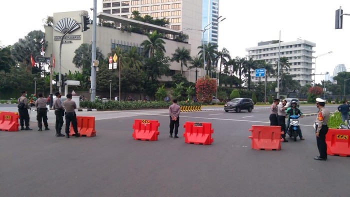 Lalin di Bundaran HI ke arah Monas ditutup pukul 16.50 WIB.